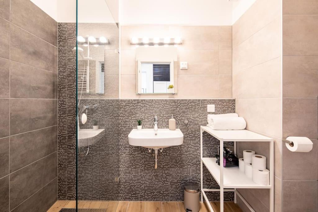 Marone 209 Budapest ~ Ac/Balcony/Indoor Parking Екстер'єр фото